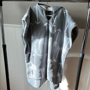 Cozy Gray Carseat Poncho for kids